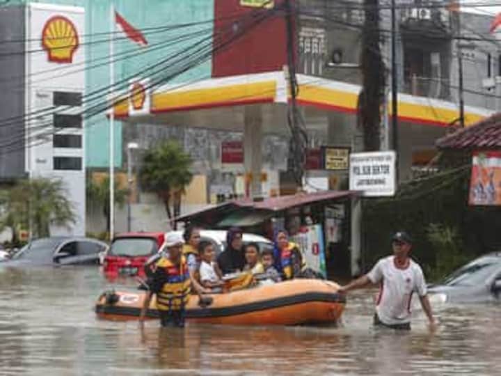 Indonesia floods: 60 dead in and around Jakarta as capital sees worst flooding since 2007; heavy rainfall expected likely in coming days