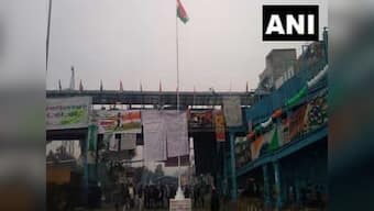 On Republic Day, Shaheen Bagh protesters unfurl Tricolour, sing National Anthem and read Preamble