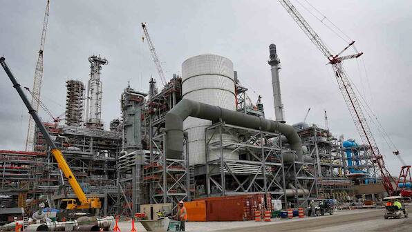 Nanoparticles powered by light aim to reduce chemical industry's carbon footprint