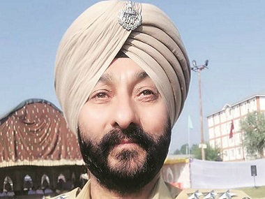 J&K Police refutes reports of Davinder Singh being awarded gallantry medal by MHA, asks media to avoid 'speculative stories' J&K Police refutes reports of Davinder Singh being awarded gallantry medal by MHA, asks media to avoid 'speculative stories'