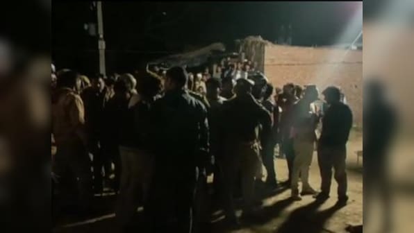 Convict out on bail holds 20 children hostage in UP's Farrukhabad; three cops, villager injured after he opens fire