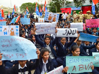 Over 48 hours since JNU attack, no arrests or action against ABVP; Delhi Police's response starkly different from Jamia clashes Over 48 hours since JNU attack, no arrests or action against ABVP; Delhi Police's response starkly different from Jamia clashes