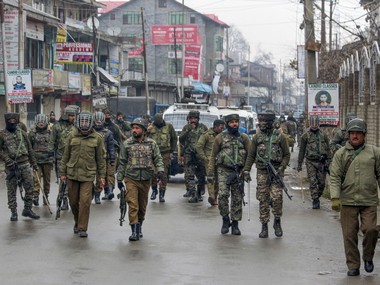 Srinagar locals clash with Jammu and Kashmir cops after Class 10 student dies in accident with police vehicle Srinagar locals clash with Jammu and Kashmir cops after Class 10 student dies in accident with police vehicle
