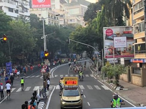 Mumbai Marathon 2020: 64-year-old man dies of heart attack after collapsing during event Mumbai Marathon 2020: 64-year-old man dies of heart attack after collapsing during event