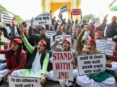 JNU Violence Updates: Deepika Padukone joins gathering at JNU's Sabarmati Hostel in solidarity with students JNU Violence Updates: Deepika Padukone joins gathering at JNU's Sabarmati Hostel in solidarity with students