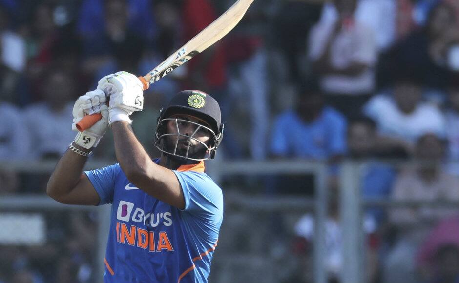 Left-handed batsmen Rishabh Pant (28 off 33 balls) and Ravindra Jadeja (25 off 32 deliveries) looked to up the ante towards the latter half of India’s innings but failed to help them post a target strong enough for the Aussies. AP 