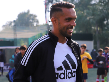 I-League 2019-20: Real Kashmir FC sign Robin Singh, Lalhmangaihsanga Ralte on loan from ISL side Hyderabad FC I-League 2019-20: Real Kashmir FC sign Robin Singh, Lalhmangaihsanga Ralte on loan from ISL side Hyderabad FC