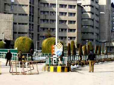 Coronavirus Outbreak: Kashmiri cleric who travelled to Tablighi Jamaat dies after docs refuse to admit, test him for disease Coronavirus Outbreak: Kashmiri cleric who travelled to Tablighi Jamaat dies after docs refuse to admit, test him for disease