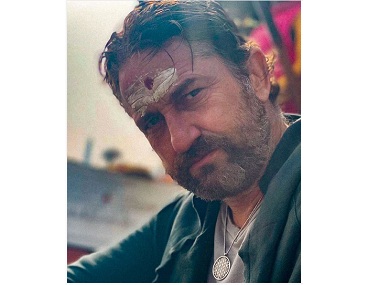 Gerard Butler celebrates New Year's Eve in Rishikesh, poses with Dalai Lama during visit to Karnataka Gerard Butler celebrates New Year's Eve in Rishikesh, poses with Dalai Lama during visit to Karnataka