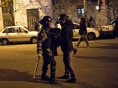 Videos show Iran security forces firing live ammunition, tear gas to disperse protests against shootdown of Ukrainian plane; authorities deny charge Videos show Iran security forces firing live ammunition, tear gas to disperse protests against shootdown of Ukrainian plane; authorities deny charge