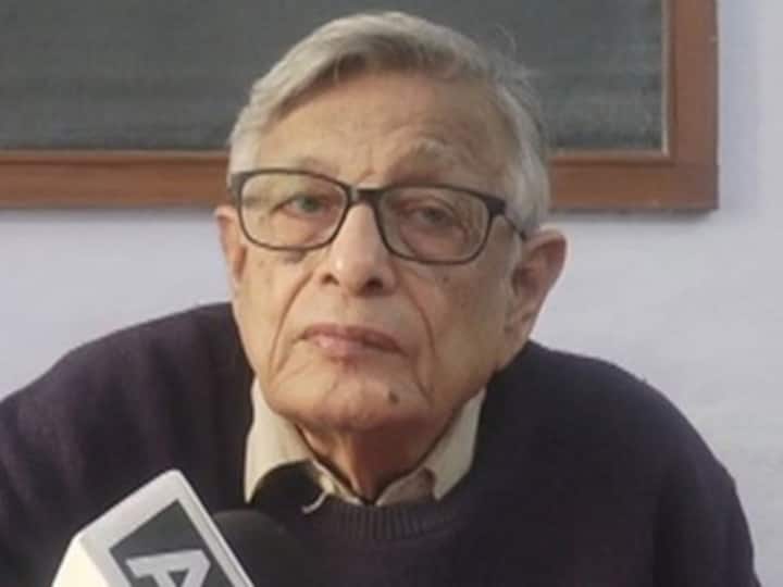 Lawyer sends notice to historian Irfan Habib for asking Amit Shah to remove 'Persian' last name, blaming Savarkar for dividing nation