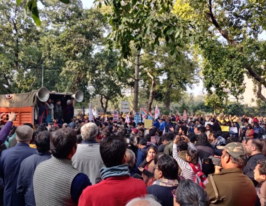 JNU violence: Delhi Police lathi-charges, detains students marching to Rashtrapati Bhavan; Aishe Ghosh says no compromise over removal of VC JNU violence: Delhi Police lathi-charges, detains students marching to Rashtrapati Bhavan; Aishe Ghosh says no compromise over removal of VC