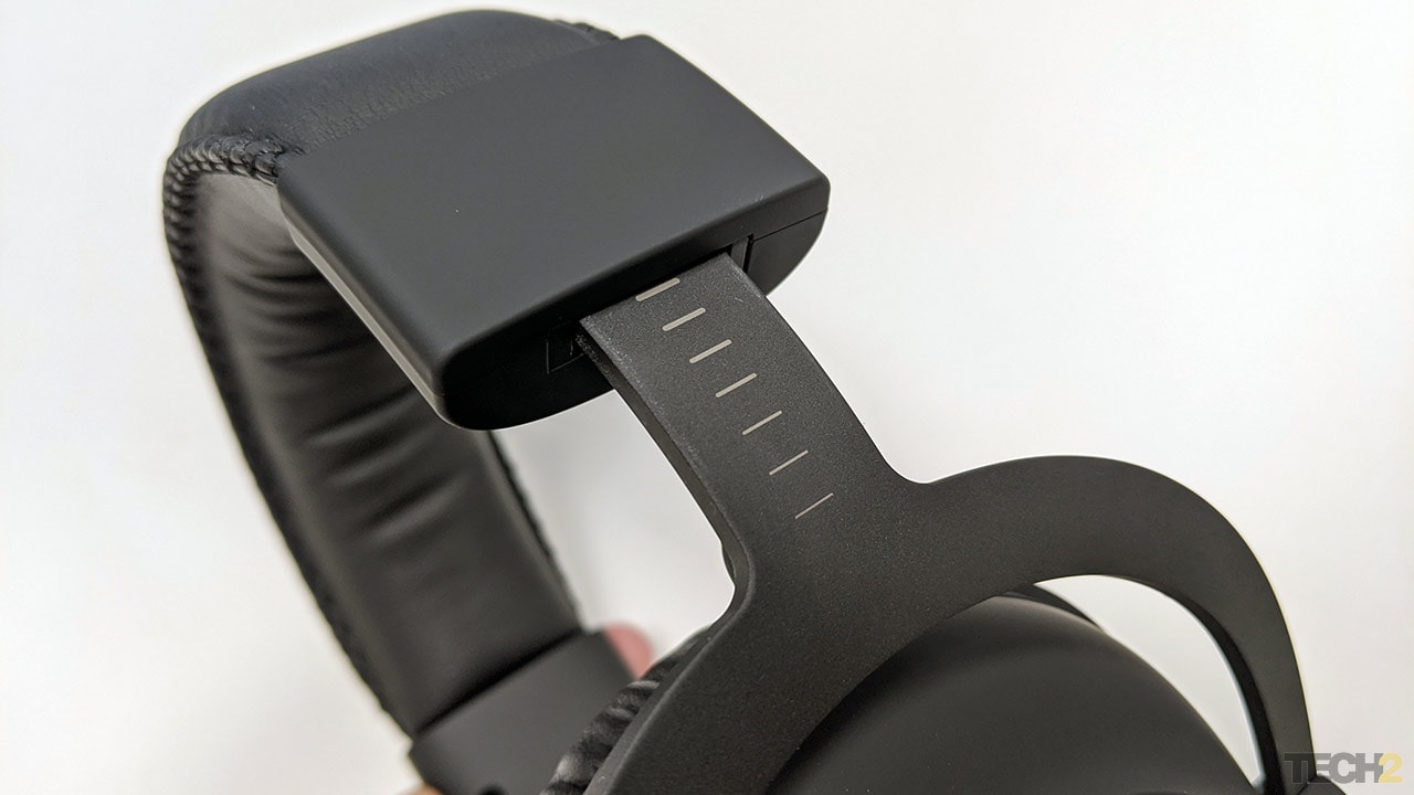 Adjustment levels for the headrest on the Logitech G Pro X. Image: Abhijit Dey/tech2