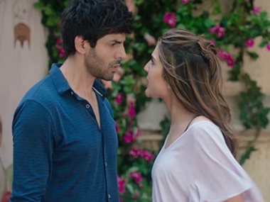 Love Aaj Kal movie review: Sara Ali Khan is saddled with Kartik Aaryan and Imtiaz Ali's mind-numbing script Love Aaj Kal movie review: Sara Ali Khan is saddled with Kartik Aaryan and Imtiaz Ali's mind-numbing script