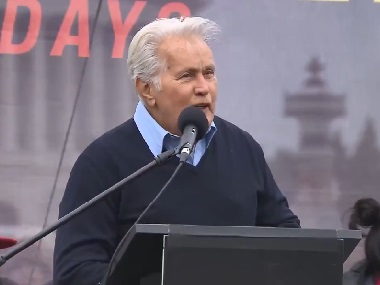 Watch: Martin Sheen quotes Rabindranath Tagore's 'Where The Mind Is Without Fear' in speech at climate change protest Watch: Martin Sheen quotes Rabindranath Tagore's 'Where The Mind Is Without Fear' in speech at climate change protest