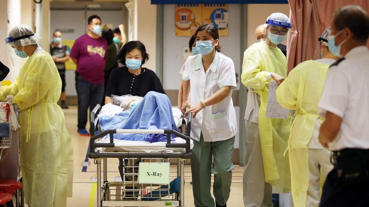 Coronavirus causes 25 new fatalities in China, taking the death toll to 132 people Coronavirus causes 25 new fatalities in China, taking the death toll to 132 people