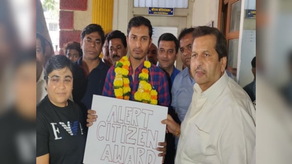 Uber temporarily suspends account of Mumbai driver who took Jaipur poet to cops; BJP MLA felicitates cabbie with 'Alert Citizenship Award'