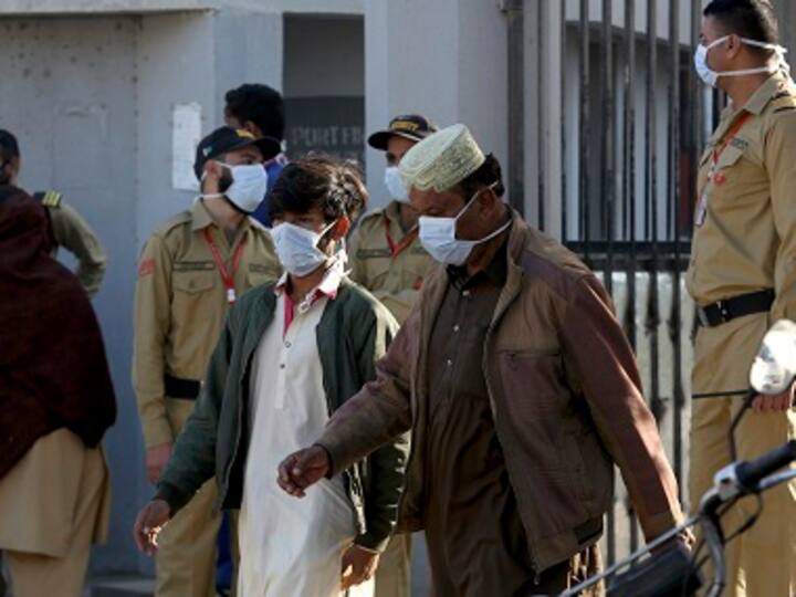 Toxic gas leak in Karachi kills five, makes dozens unwell; reason for incident remains unknown, but officials rule out sabotage