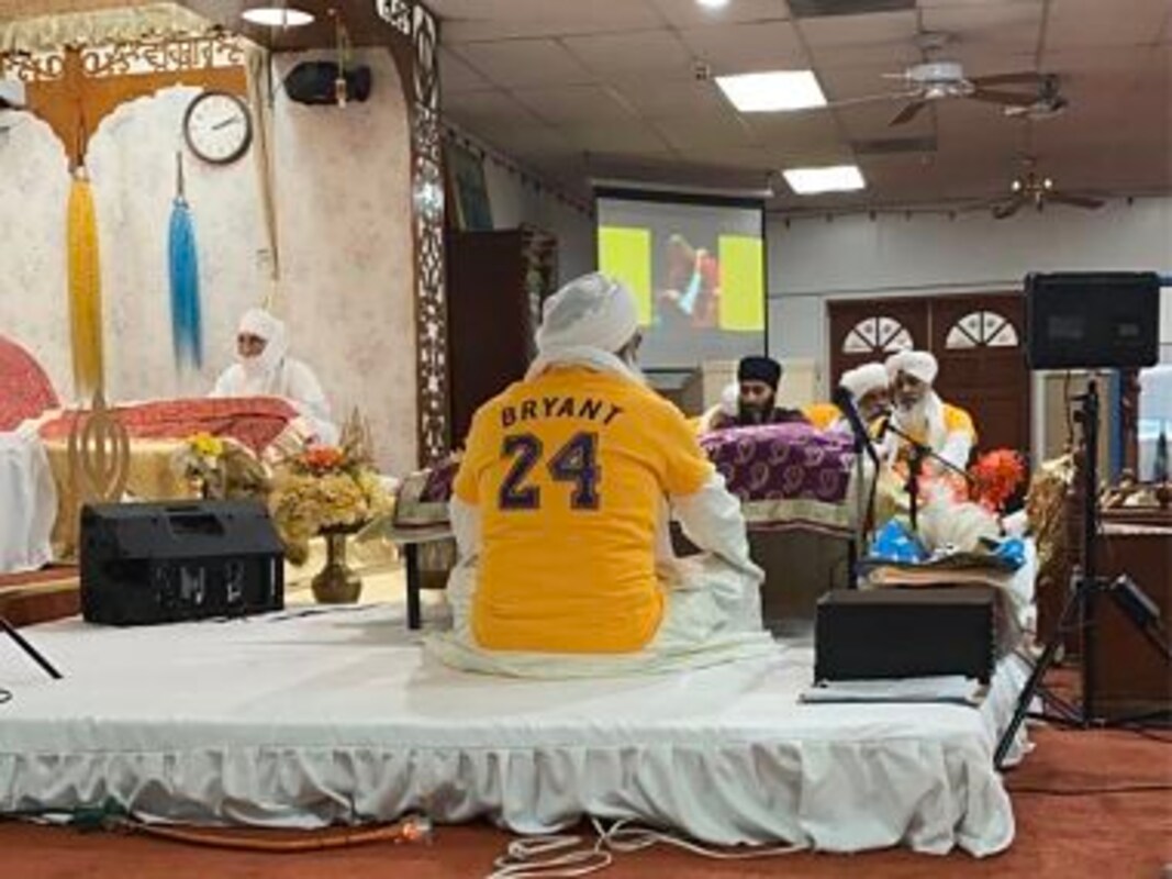 California Sikhs Wear Kobe Bryant T Shirts In Prayer Meet Organised For Los Angeles Lakers Legend Sports News Firstpost