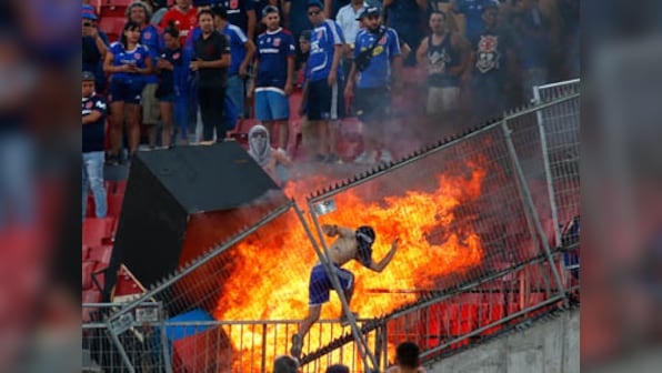 Chilean protestors set fire to seats, pelt police with missiles at Copa Libertadores match between Universidad de Chile and Internacional