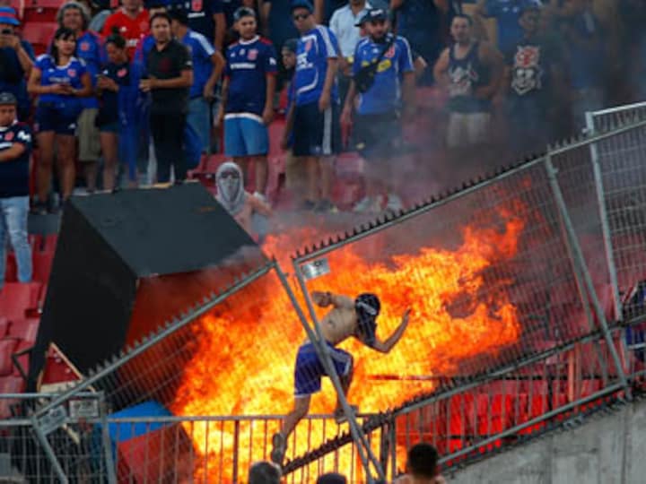 Chilean protestors set fire to seats, pelt police with missiles at Copa Libertadores match between Universidad de Chile and Internacional