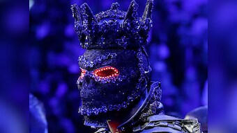 Deontay Wilder says his elaborate pre-fight costume, which weighed 40 pounds, wore him down before Tyson Fury did