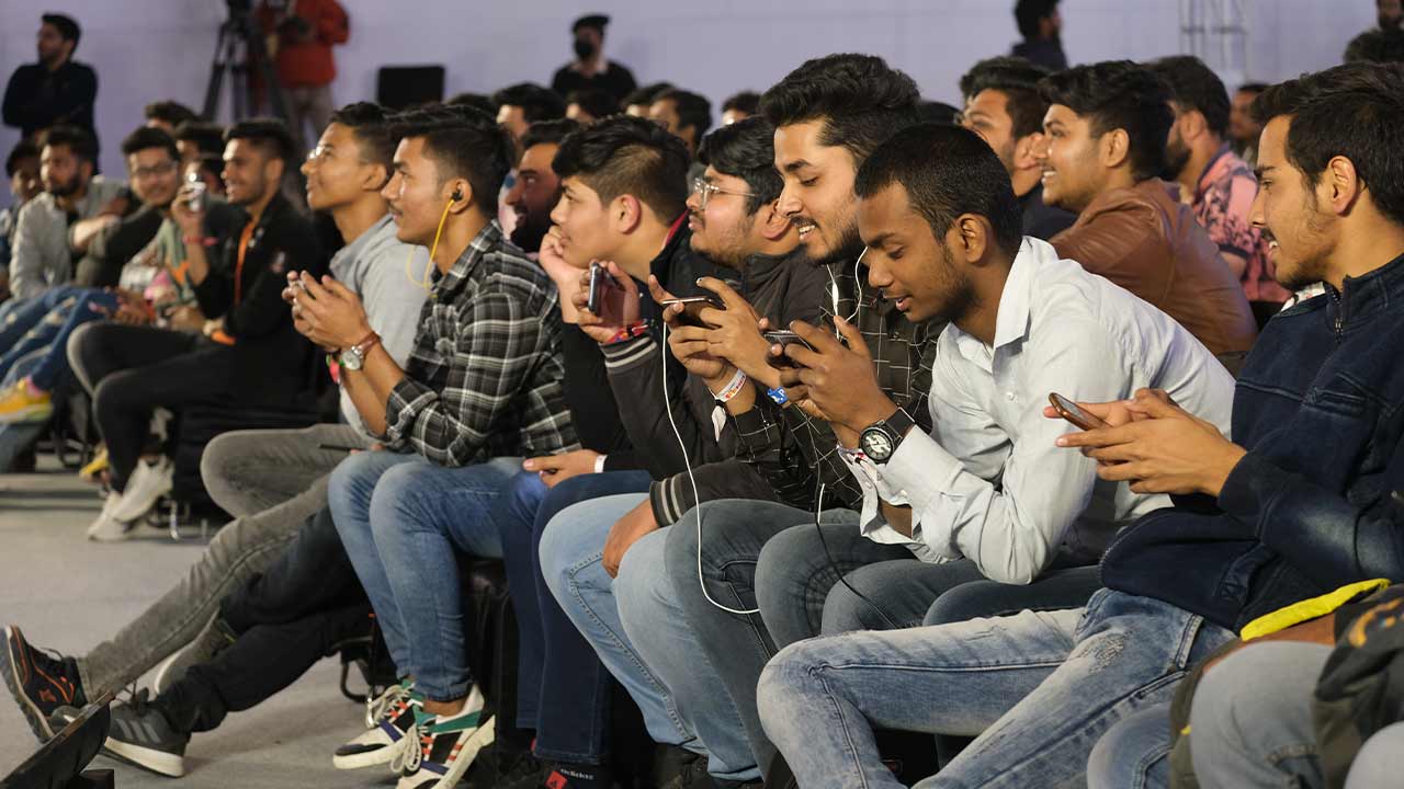 A rapt audience attempts to take down Dynamo in a special round of PUBG Mobile. Image: Anirudh Regidi/Tech2