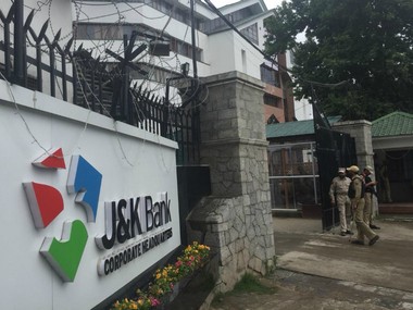 Jammu and Kashmir youth jobless and hopeless accuse administration of betrayal after govt scraps recruitment for 1,450 posts in J&K Bank Jammu and Kashmir youth jobless and hopeless accuse administration of betrayal after govt scraps recruitment for 1,450 posts in J&K Bank