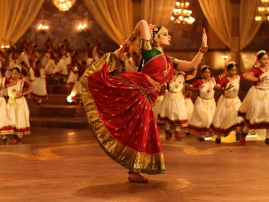 Kangana Ranaut strikes a Bharatanatyam pose in new look from upcoming Jayalalithaa biopic Thalaivi Kangana Ranaut strikes a Bharatanatyam pose in new look from upcoming Jayalalithaa biopic Thalaivi
