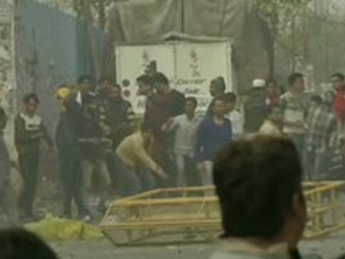 Stone-pelting in Delhi's Maujpur as clashes erupt between pro and anti-CAA groups; police fire tear gas, metro station closed Stone-pelting in Delhi's Maujpur as clashes erupt between pro and anti-CAA groups; police fire tear gas, metro station closed