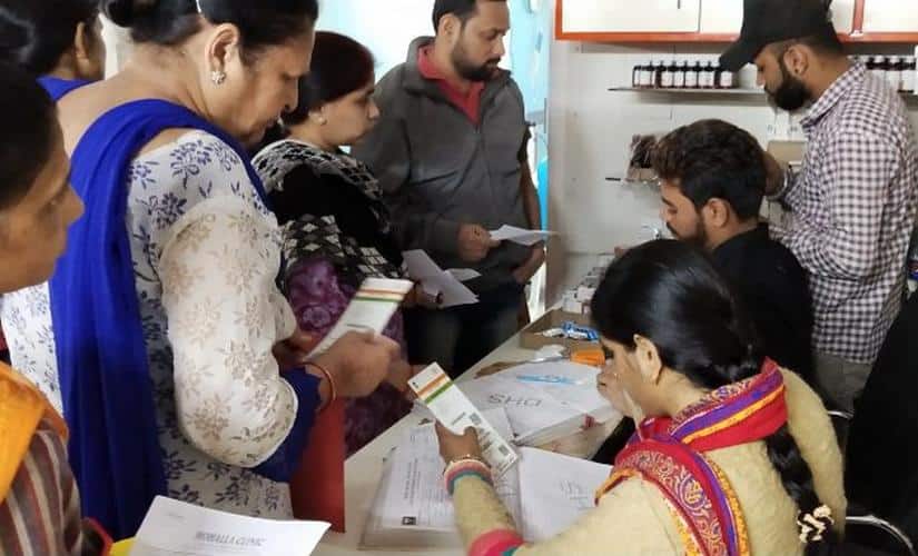 Patients getting registered at Sakarpur Mohalla Clinic before they get into doctor’s cabin. Image courtesy: Citizen Matters/Vishwas