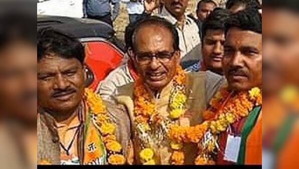 Politics heats up over MP lynching: BJP blames Kamal Nath govt; Congress releases pic of arrested sarpanch with Shivraj Singh Chouhan