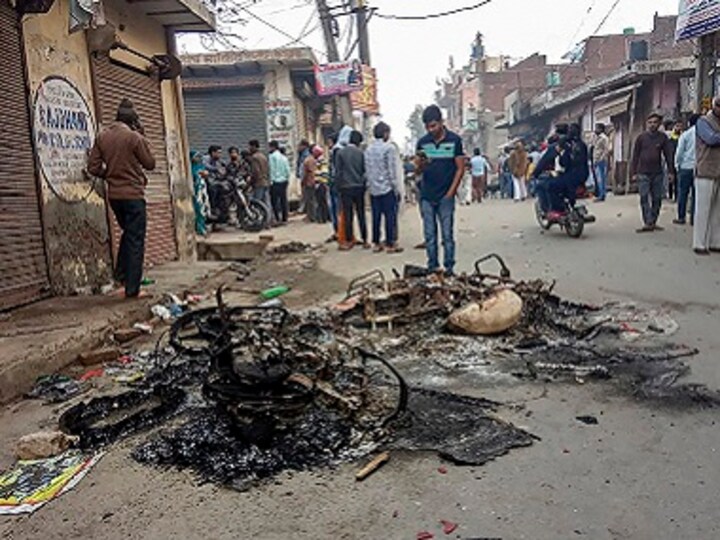 Delhi Violence Over CAA Protest Updates: Amit Shah holds third meeting with Delhi Police, MHA officials in 24 hrs; Section 144 imposed in Noida