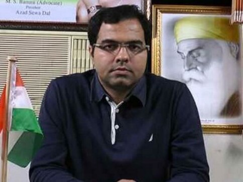 Amid voting in Delhi, BJP's Parvesh Verma urges people to vote for 'patriotic' party, queue up at polling booths and shout 'Jai Shri Ram' Amid voting in Delhi, BJP's Parvesh Verma urges people to vote for 'patriotic' party, queue up at polling booths and shout 'Jai Shri Ram'