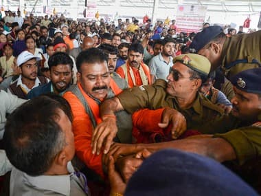Samajwadi Party workers stage protest at Narendra Modi's event in Allahabad, arrested for waving black clothes at PM during address