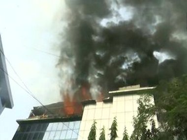Level 4 blaze at 3-storey commercial building in Mumbai's Andheri East; no casualties, 12 fire tenders on spot Level 4 blaze at 3-storey commercial building in Mumbai's Andheri East; no casualties, 12 fire tenders on spot