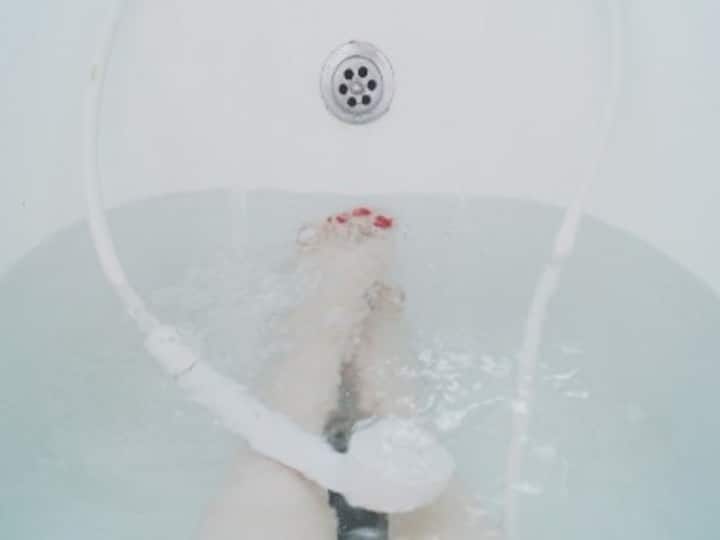 Epsom salt baths are popular. But do their health claims hold water?
