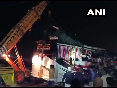 13 dead, 31 seriously injured after bus collides with truck on Agra-Lucknow expressway; Adityanath orders district magistrate to oversee relief work 13 dead, 31 seriously injured after bus collides with truck on Agra-Lucknow expressway; Adityanath orders district magistrate to oversee relief work