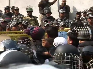 Delhi Police hit us in private parts during lathi-charge, claim protesters after anti-CAA march to Parliament from Jamia halted Delhi Police hit us in private parts during lathi-charge, claim protesters after anti-CAA march to Parliament from Jamia halted