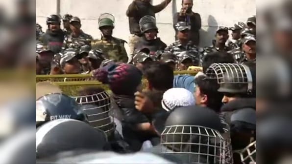 Delhi Police hit us in private parts during lathi-charge, claim protesters after anti-CAA march to Parliament from Jamia halted