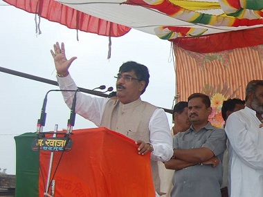 Ex-BJP minister calls woman tehsildar ‘heroine’ during Jalna rally; NCP says leader's remarks ‘outraged woman’s modesty’ Ex-BJP minister calls woman tehsildar ‘heroine’ during Jalna rally; NCP says leader's remarks ‘outraged woman’s modesty’