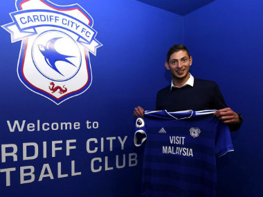 Argentine football player Emiliano Sala's pilot did not have license to fly the plane, say UK investigators in final report of fatal crash Argentine football player Emiliano Sala's pilot did not have license to fly the plane, say UK investigators in final report of fatal crash