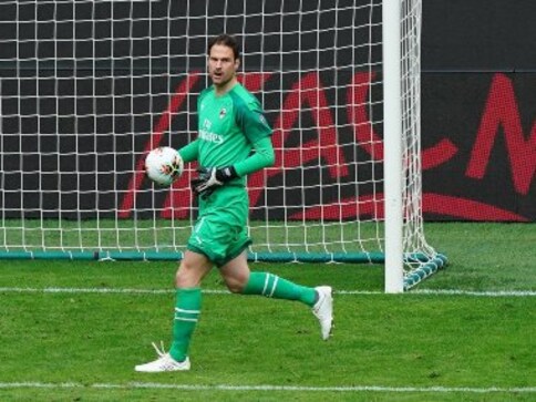 Coronavirus Outbreak: AC Milan goalkeeper Asmir Begovic seeks help for agent's mother stuck in Goa Coronavirus Outbreak: AC Milan goalkeeper Asmir Begovic seeks help for agent's mother stuck in Goa