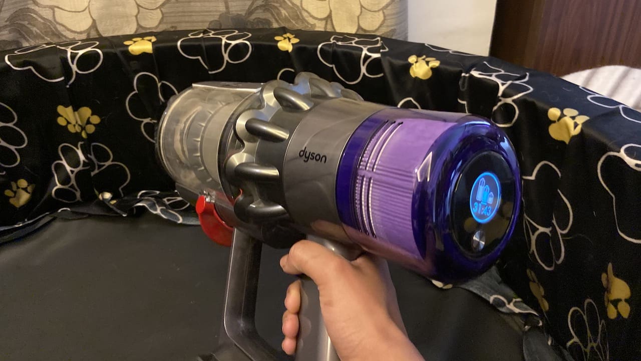 Dyson V11 Absolute Pro now offers a click-in battery system, will offer run time of 120 minutes Dyson V11 Absolute Pro now offers a click-in battery system, will offer run time of 120 minutes