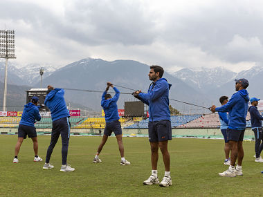 India vs South Africa: BCCI warns players to avoid eating from restaurants, taking selfies with fans amidst coronavirus outbreak India vs South Africa: BCCI warns players to avoid eating from restaurants, taking selfies with fans amidst coronavirus outbreak