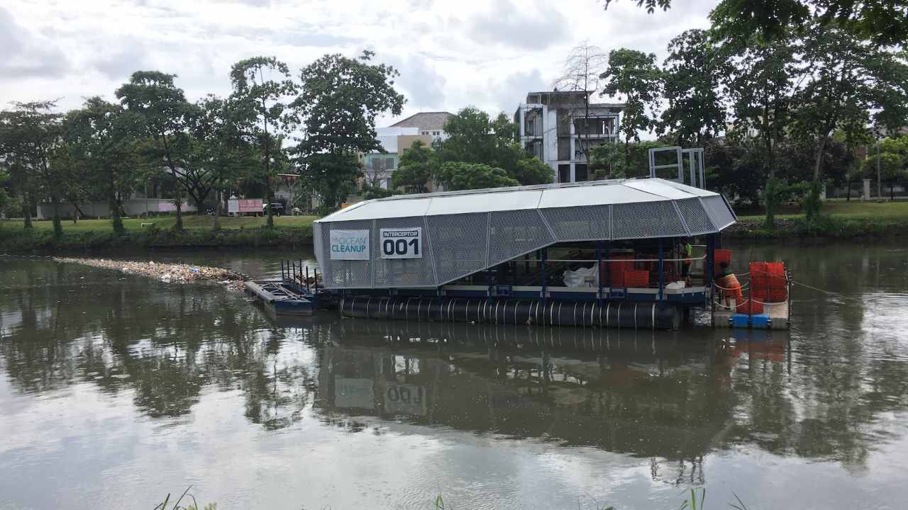 The Interceptor prototype at work in Cengkareng drain in Jakarta, Indonesia, in February, 2020. A heavy rain had clogged the device’s intake with trash. Image by Basten Gokkon/Mongabay.