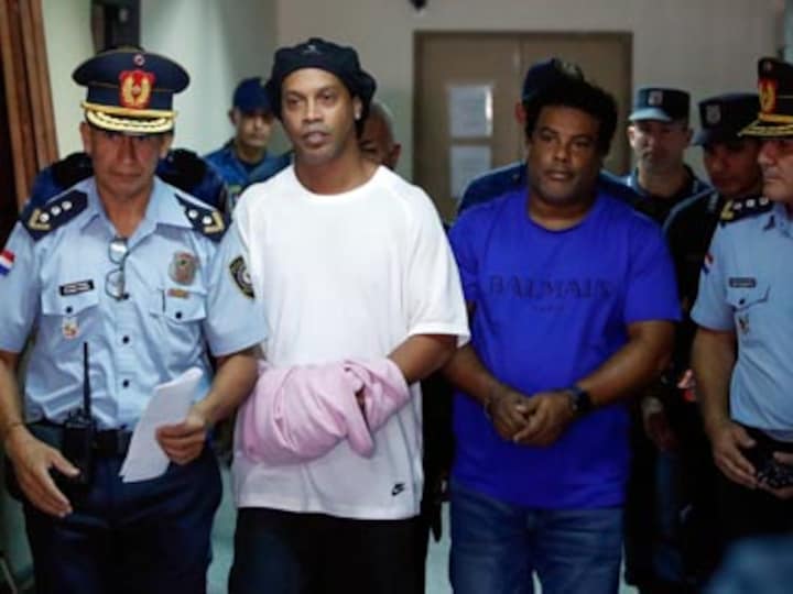 Fomer Brazilian international Ronaldinho to remain in jail during trial for carrying false documentation, says Paraguayan court