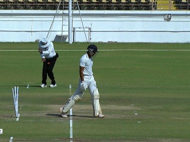 Ranji Trophy 2019-20 Final: Umpire Yashwant Barde called in as replacement for injured Shamshuddin Ranji Trophy 2019-20 Final: Umpire Yashwant Barde called in as replacement for injured Shamshuddin