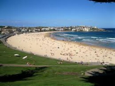 Coronavirus pandemic: Australia shuts iconic Bondi Beach after crowds defy social distancing rules