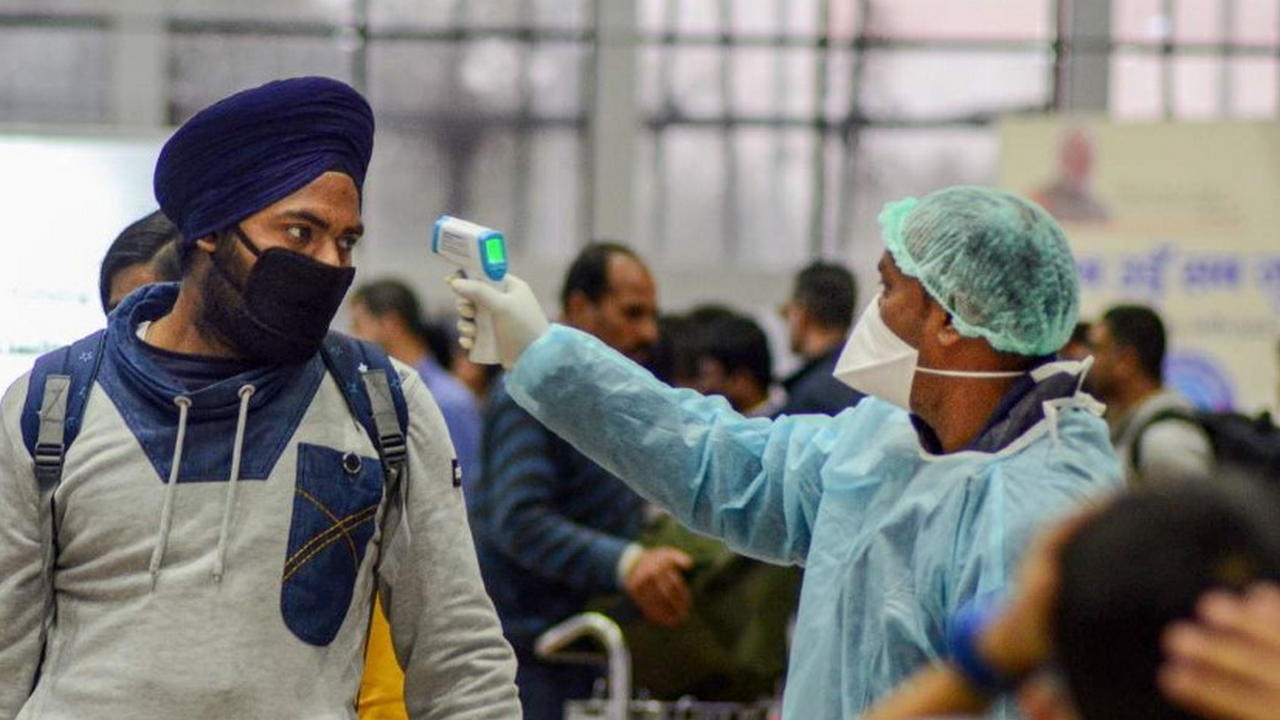 Coronavirus Outbreak: Here is how smartphones can keep track if you have come in contact with an infected person Coronavirus Outbreak: Here is how smartphones can keep track if you have come in contact with an infected person